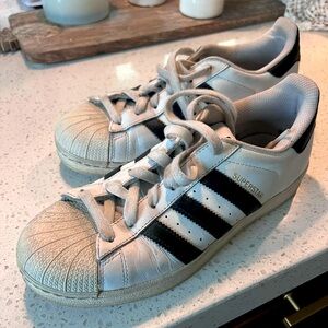 Adidas super star shoes!! Size 8